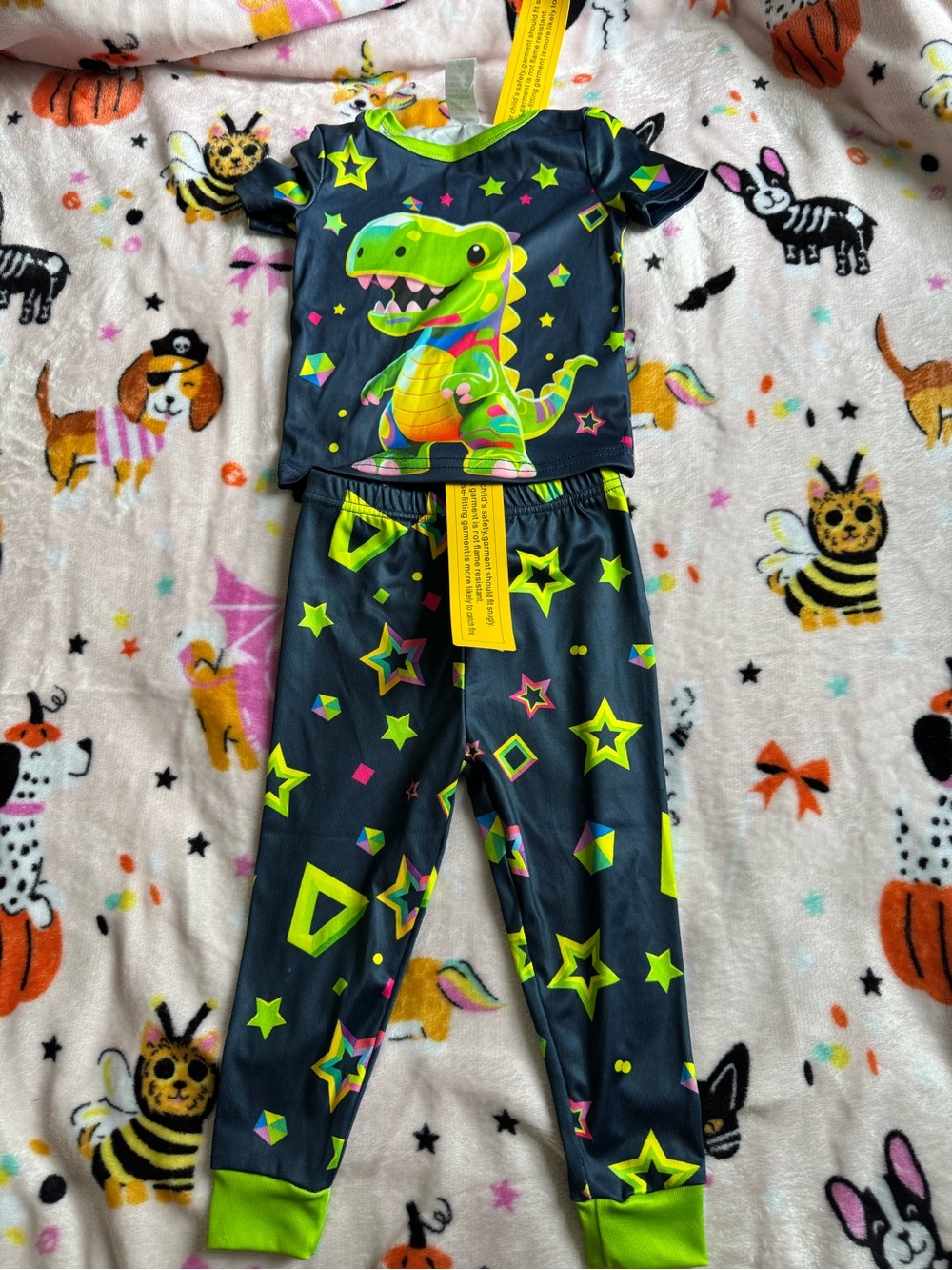 SHEIN Black Neon Green Dinosaur Kids Pajama Set